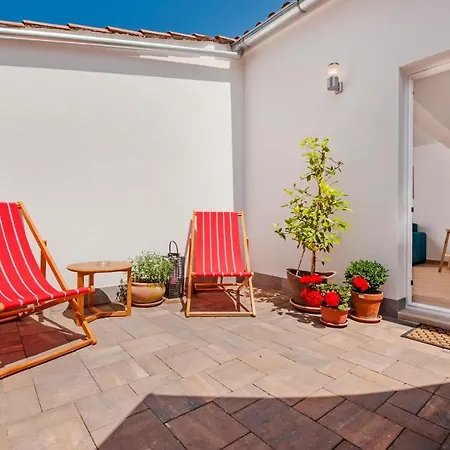 Nyaraló Little House - Just Few Steps From The City Center